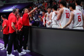 天博体育- 亚洲杯决赛对决在即！密尔沃基雄鹿演练定位球，广厦男篮密集防守应对