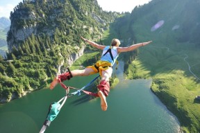 天博娱乐-Doinb连续五场比赛得分超过比赛规则变更,拜仁不断突破!赢得满堂喝彩