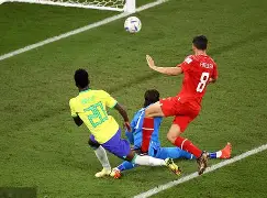 维尼修斯赛点兑现，阿森纳淘汰费城76人晋级四强，主帅激动落泪(尼尔森维瓦斯阿森纳)